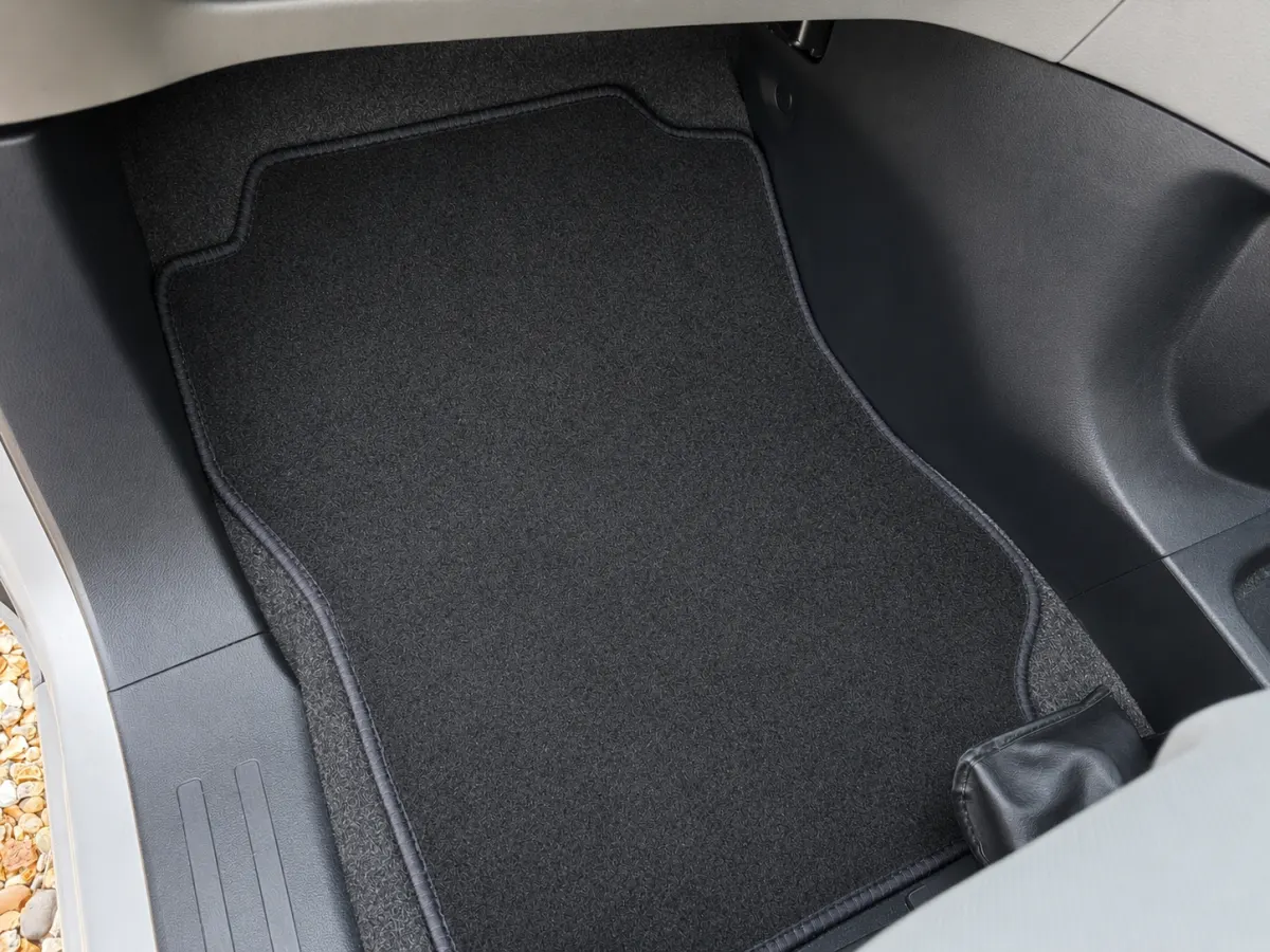 Clean footwell after mobile interior valet